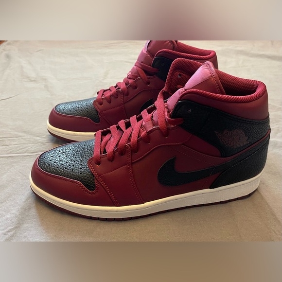 NIKE AIR JORDAN 1 Mid “Reverse Banned” Black Red - Size 12 - New - Picture 10 of 11